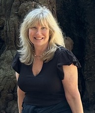 Book an Appointment with Daerr Reid for Acupuncture